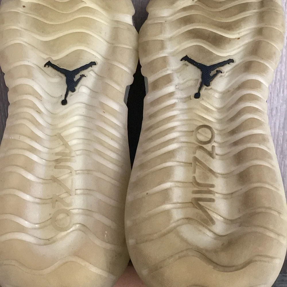 Jordan aerospace 720 sneakers size 7.5 Used in good condition. Tan,white,black